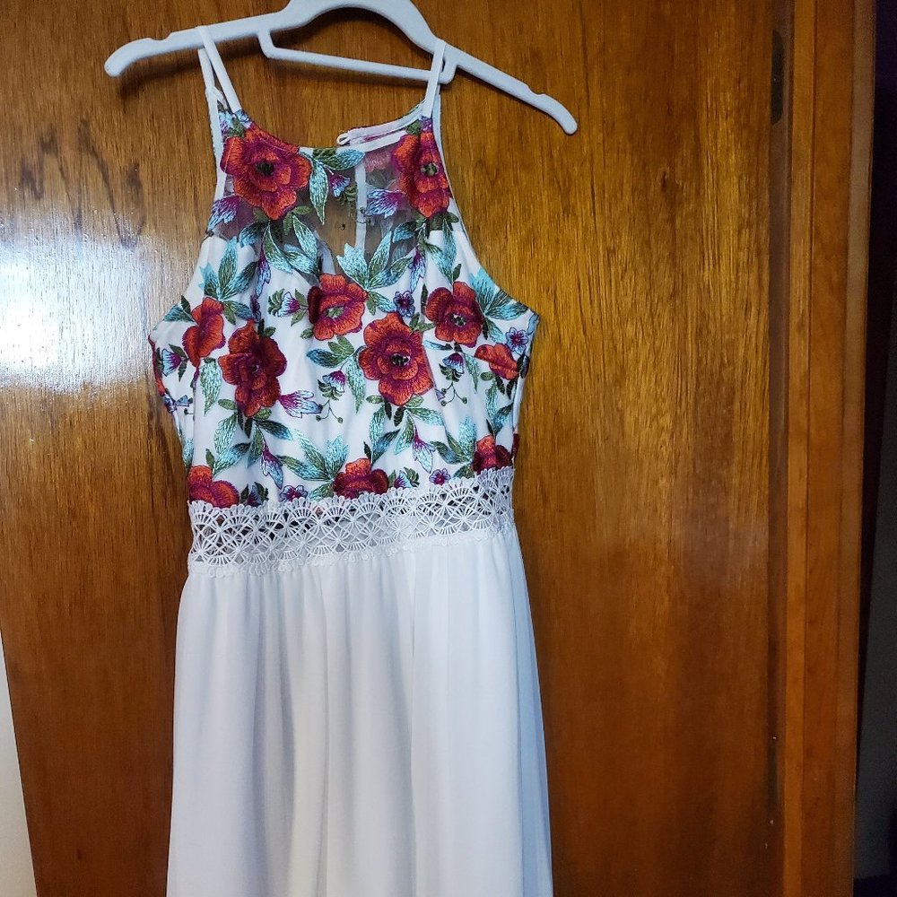 A. Byer, Women's size 9, White with Multi Color Flowers